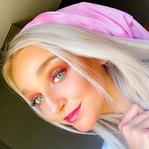 Meet your Posher, Holly